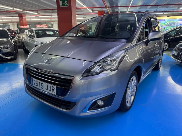 Foto del PEUGEOT 5008 1.6 BlueHDI Allure 7 pl. 120