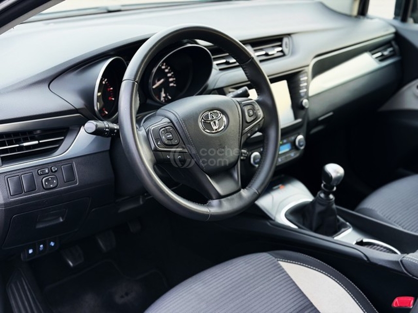 Foto del TOYOTA Avensis 140 Advance