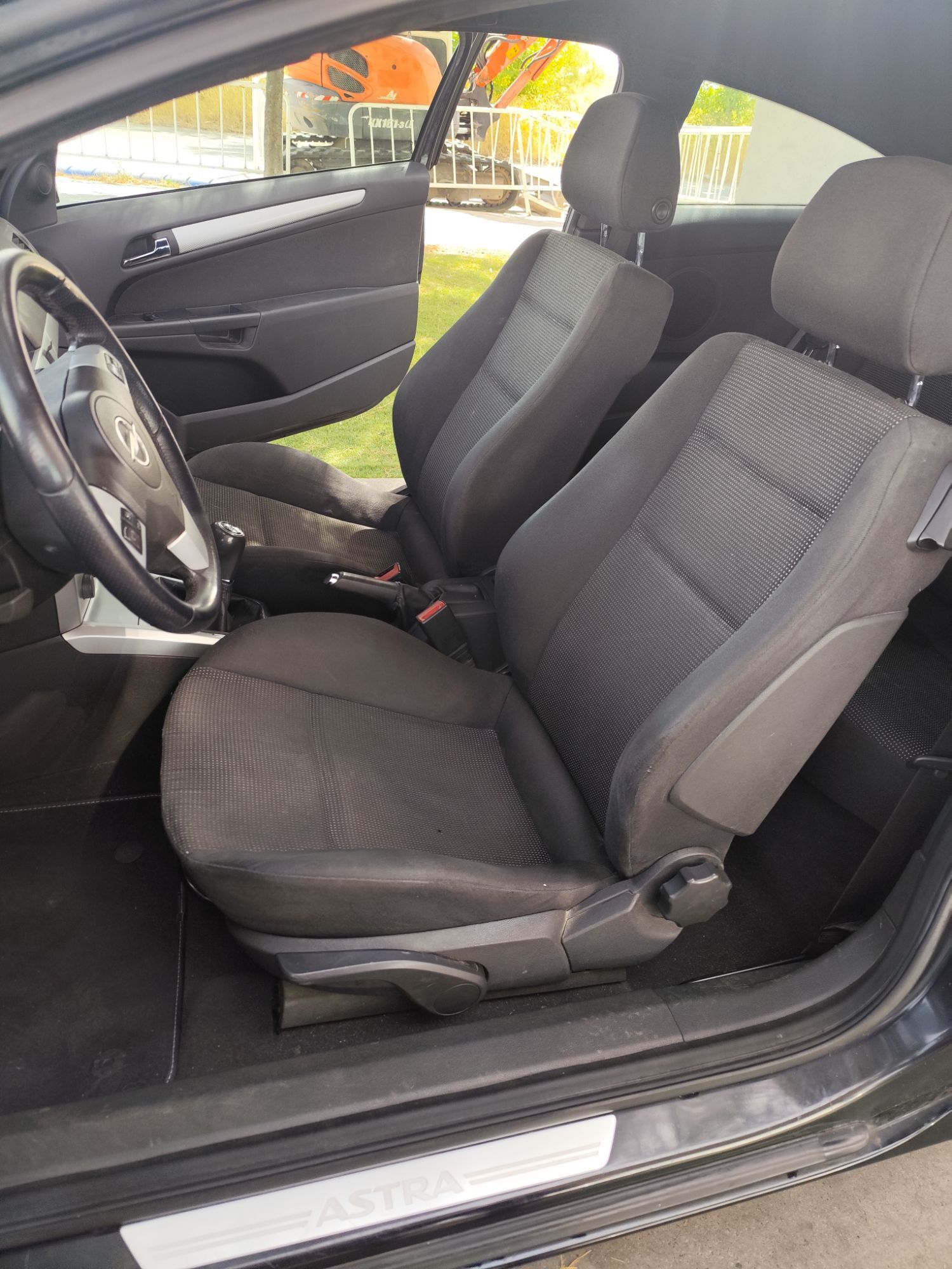 Foto del OPEL Astra GTC 1.8 16v Sport 140