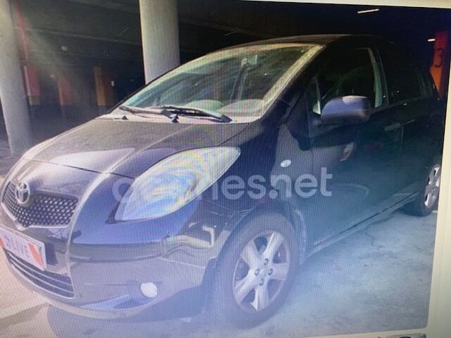 TOYOTA Yaris (1.3 VVT-i Yaris 64 kW (87 CV)) en Barcelona