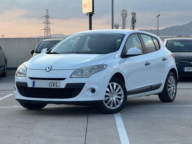 RENAULT Mégane (1.6 16v TomTom Edition 81 kW (110 CV)) en Barcelona