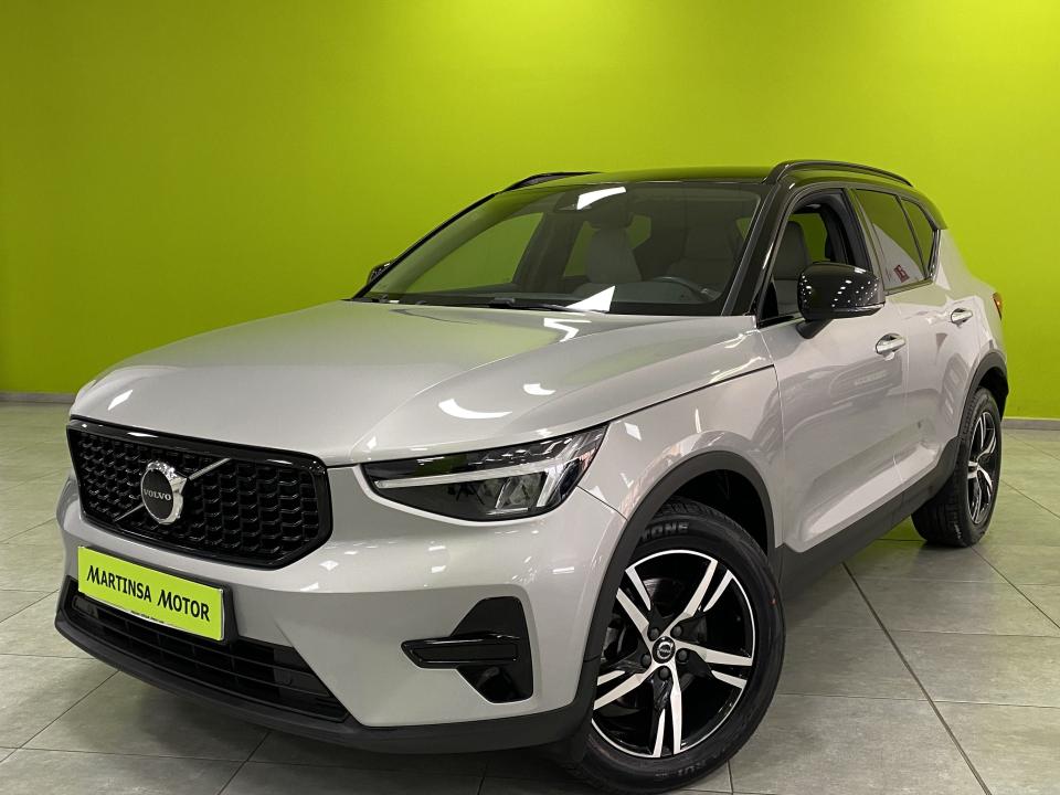 VOLVO XC40 (Plus Dark 2.0 B3 G 163CV Auto MHEV) en Málaga