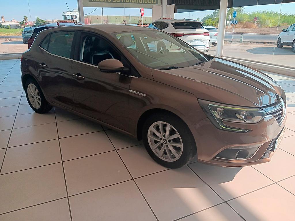 RENAULT Mégane (1.2 TCE ENERGY INTENS 97KW 5P) en Badajoz