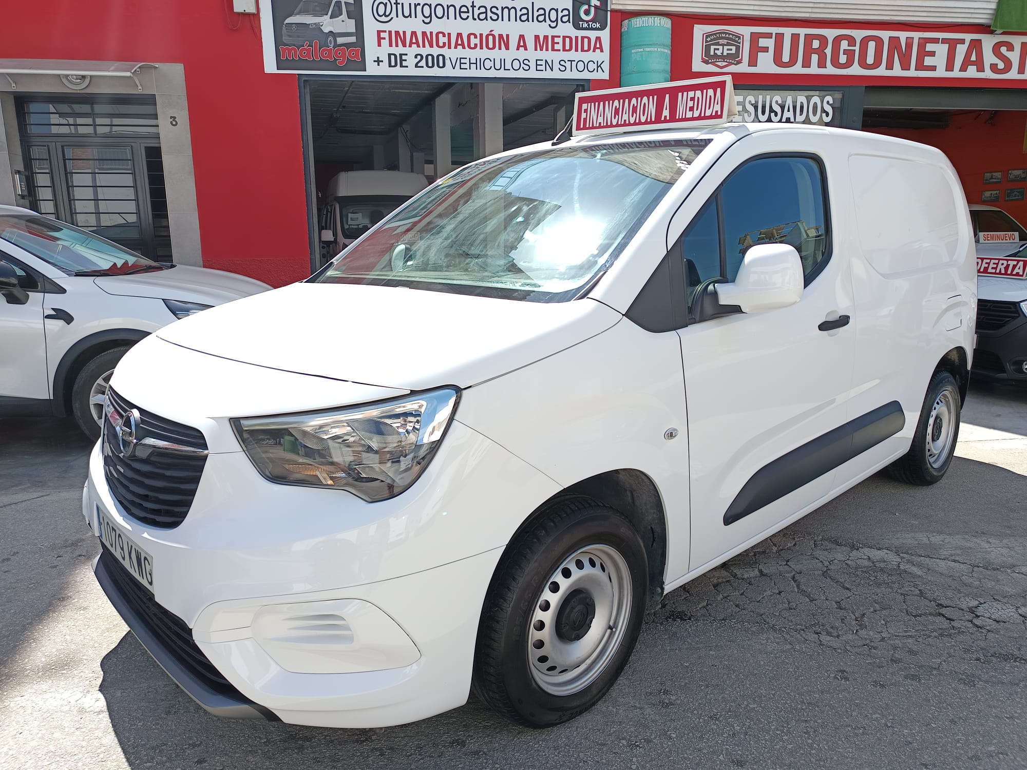 OPEL Combo (Cargo 1.5TD S&S L 1000 Active 100) en Málaga