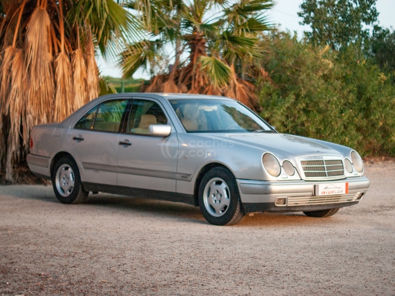 Foto del MERCEDES Clase E E 300 Turbo Diesel