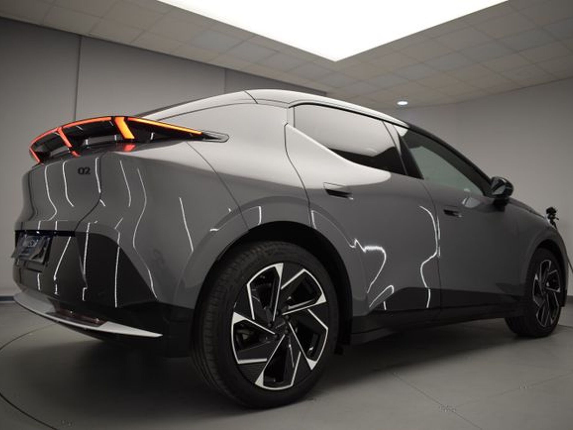 Imagen 3 de LYNK & CO 02