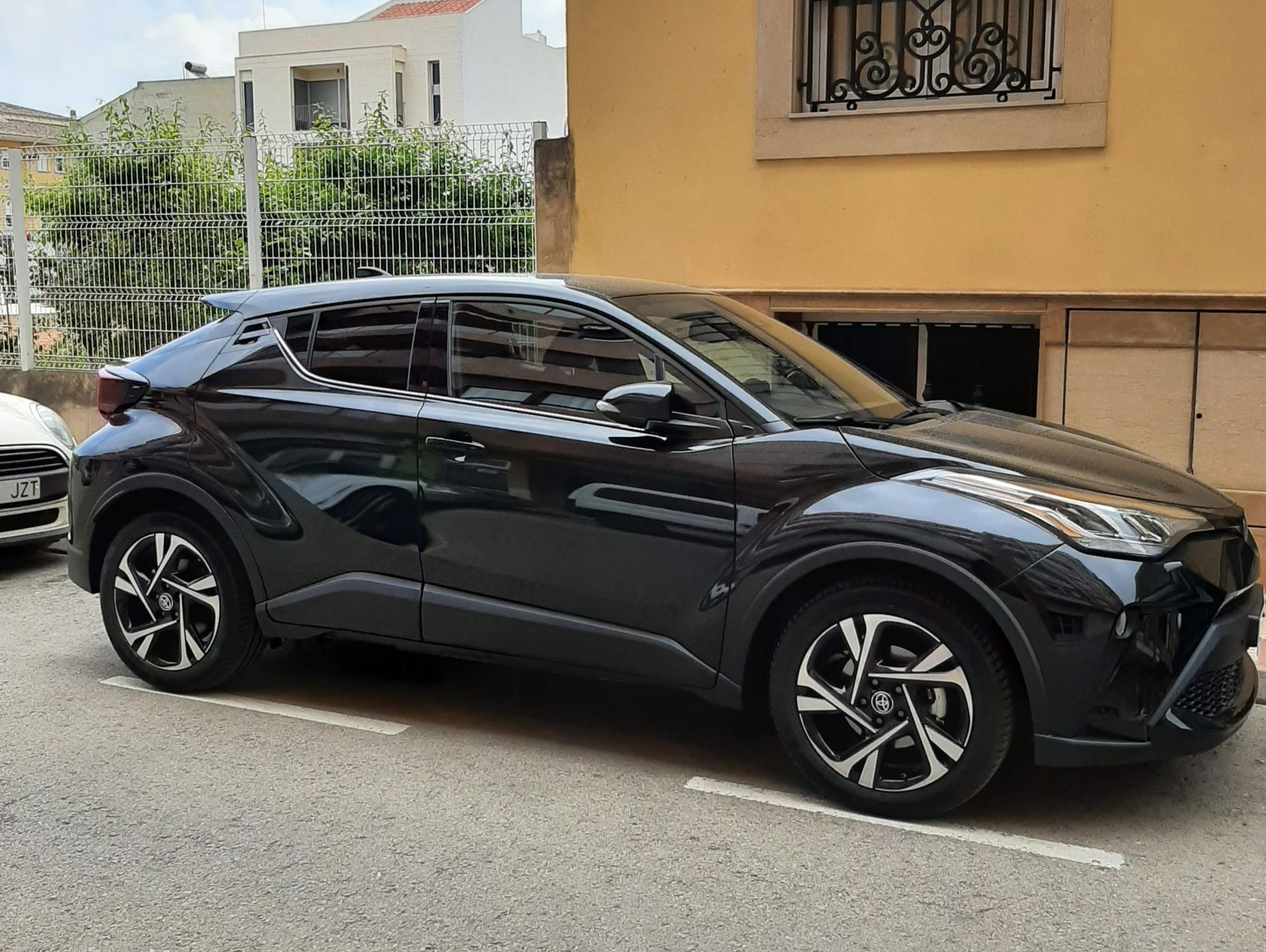 Foto del TOYOTA C-HR 180H Advance