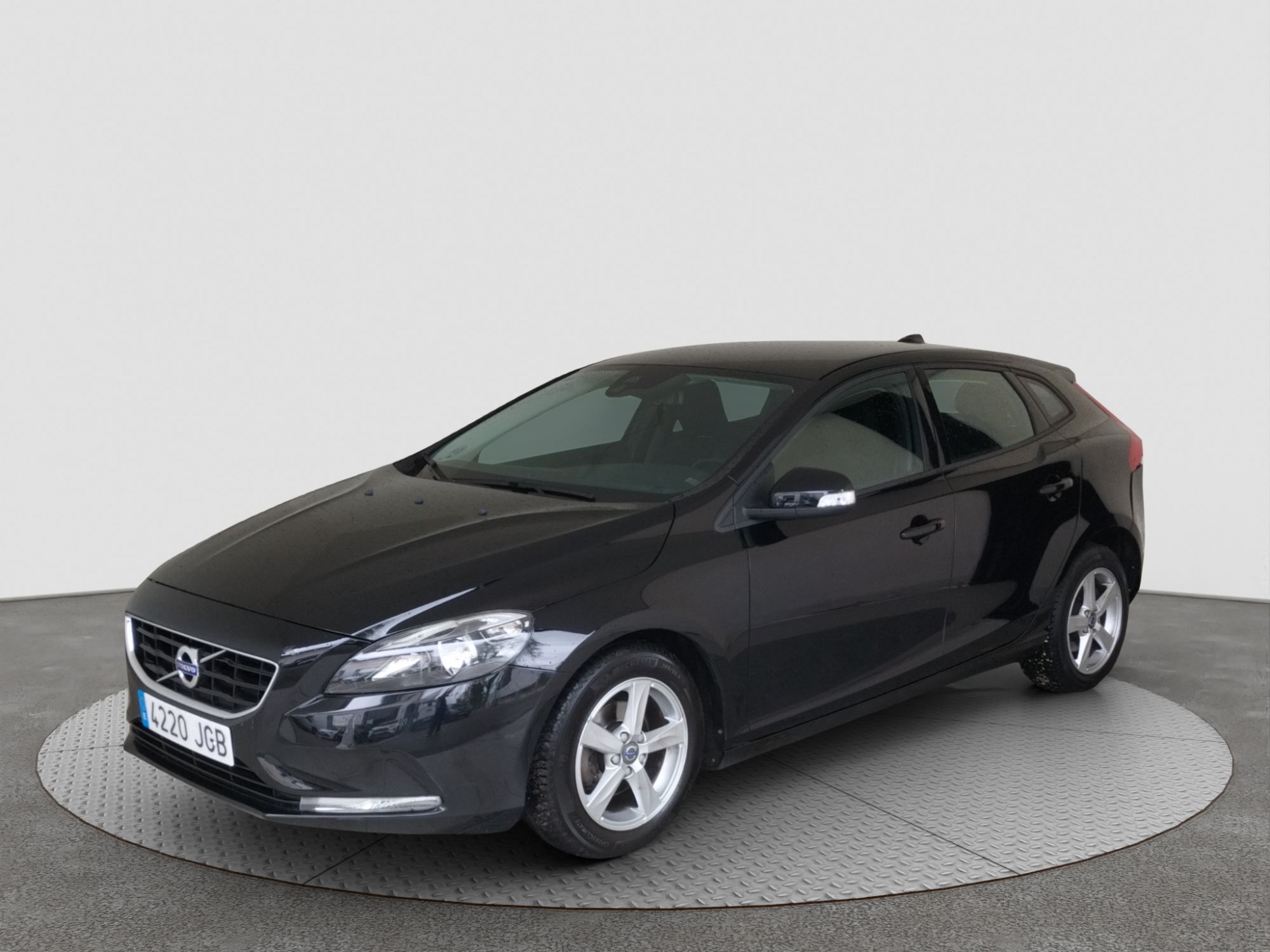VOLVO V40 (D2 Momentum 115) en Madrid