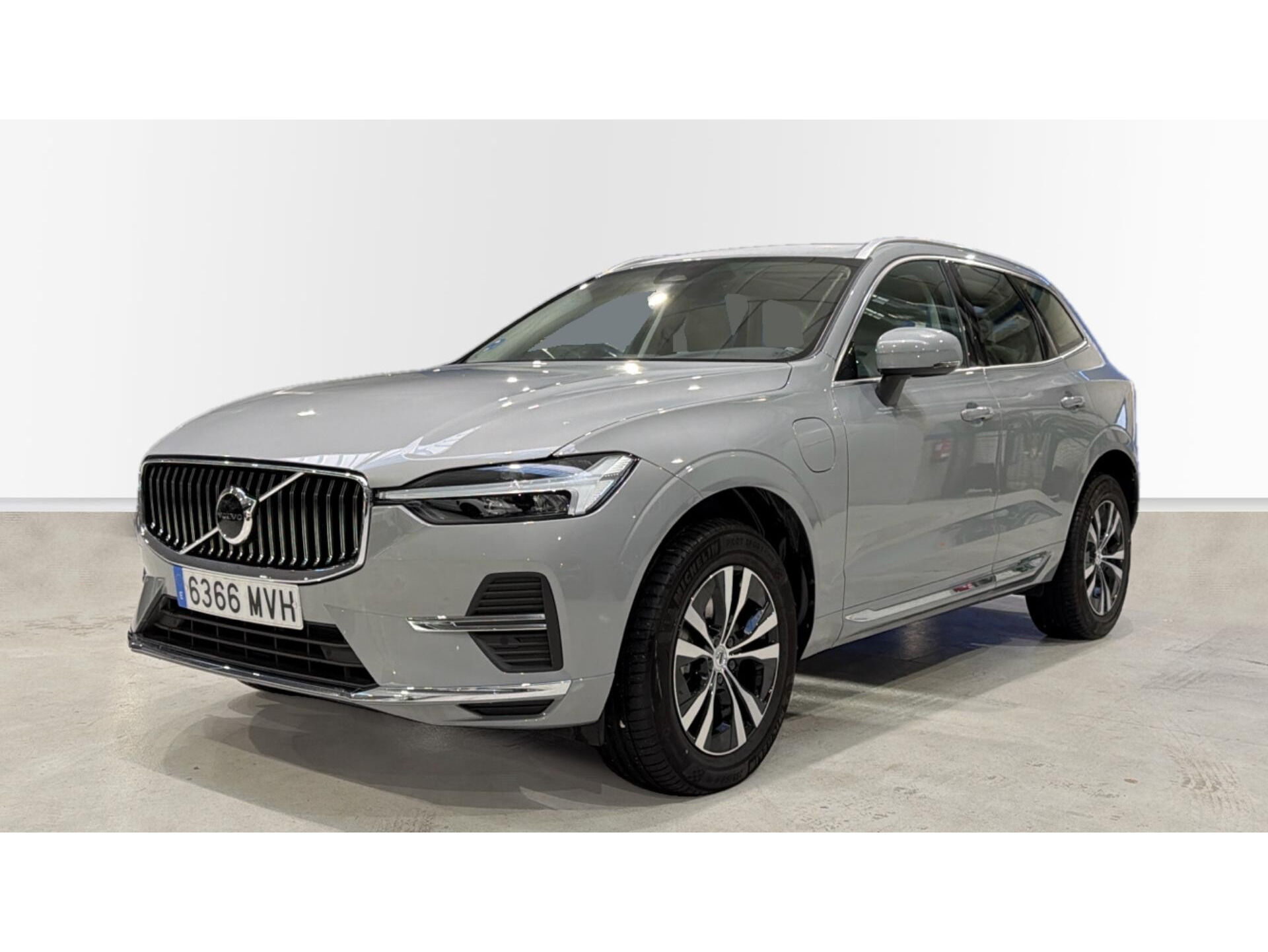 VOLVO XC60 (T6 Recharge Core AWD Auto 257 kW (350 CV)) en Madrid