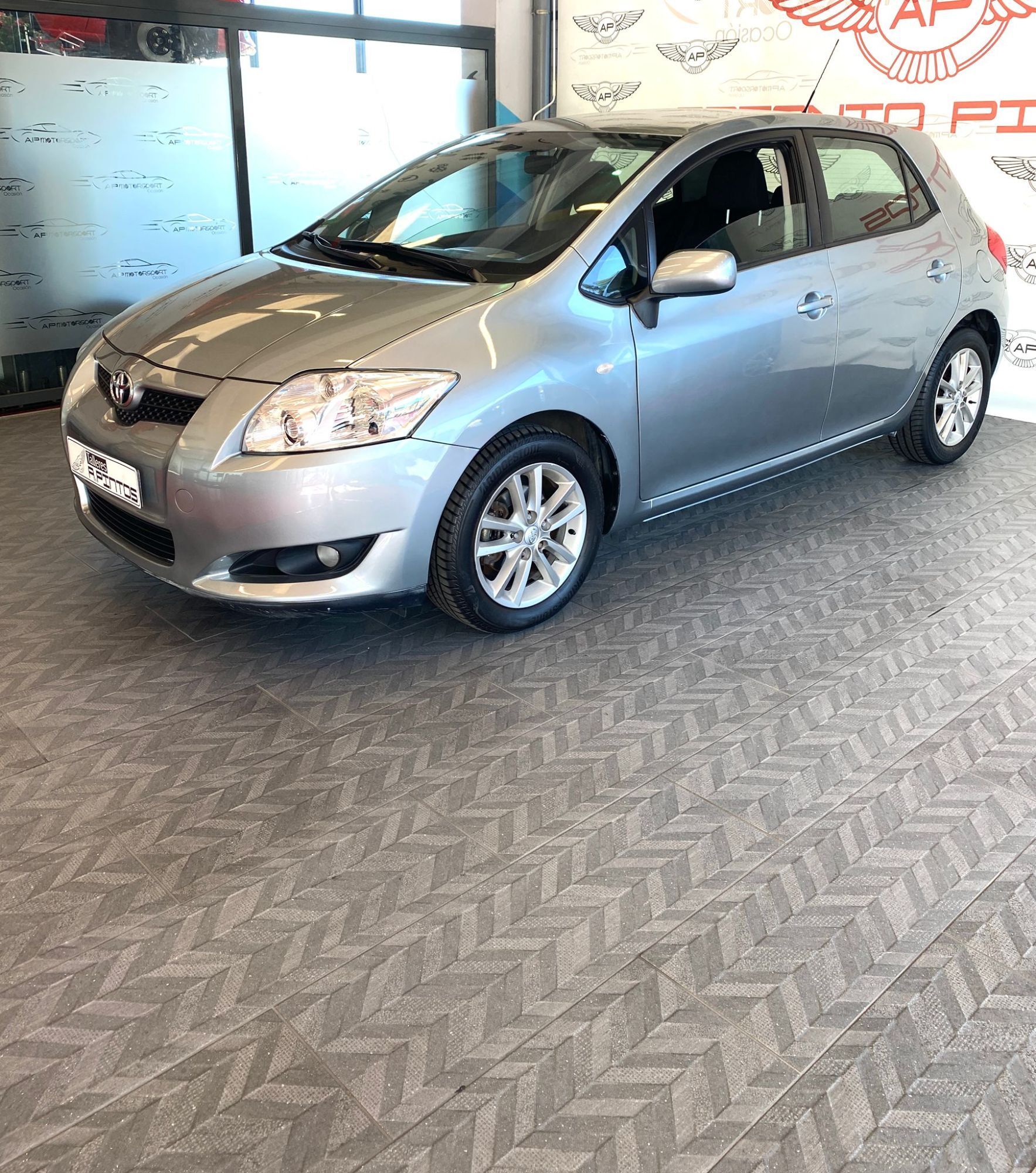 TOYOTA Auris (1.6 VVT-i Luna) en Pontevedra