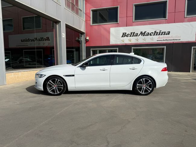 Foto del JAGUAR XE 2.0i4D R-Dyn SE RWD Aut. 180