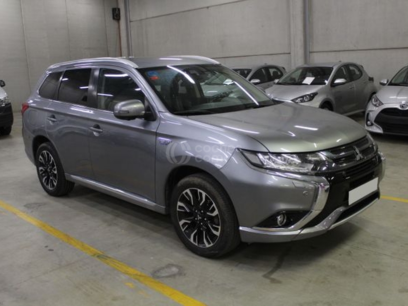Foto del MITSUBISHI Outlander PHEV Kaiteki 4WD