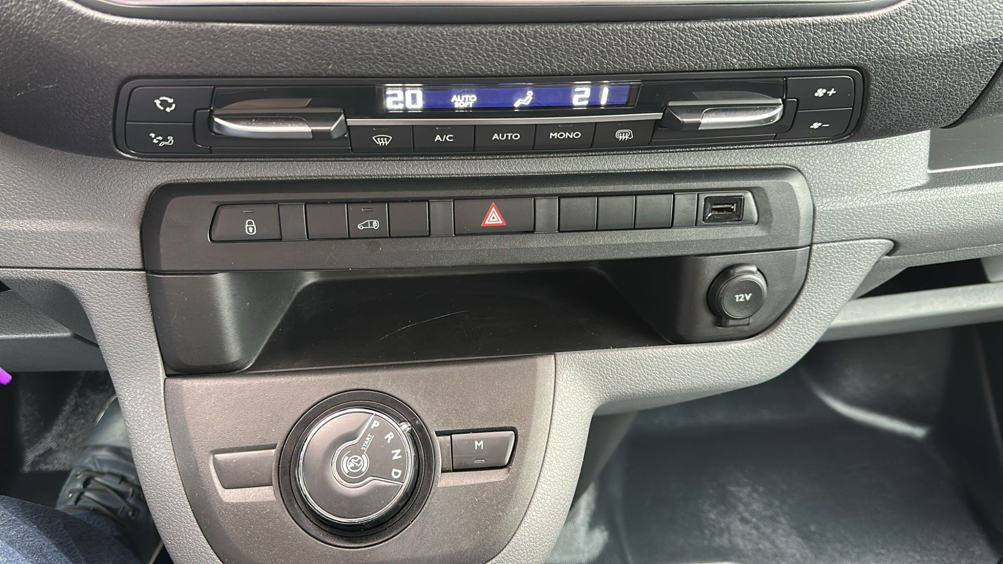 Foto del CITROEN Jumpy Combi 2.0 BlueHDI Talla XL Confort 145 S&S