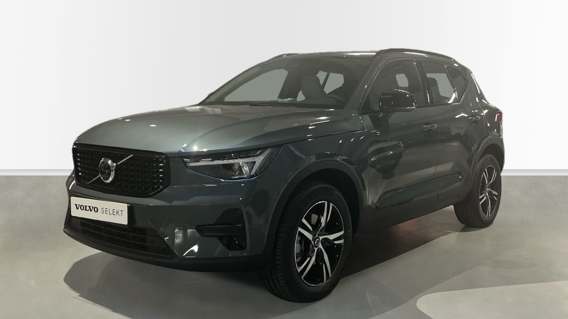 VOLVO XC40 (2.0 B3 MHEV PLUS DARK DCT 163 5P) en Valencia
