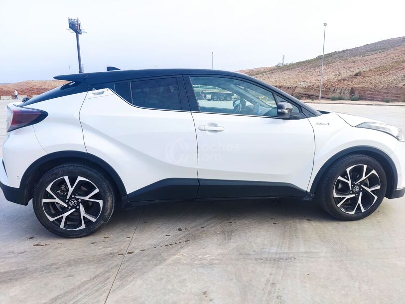 Foto del TOYOTA C-HR 125H Dynamic Plus