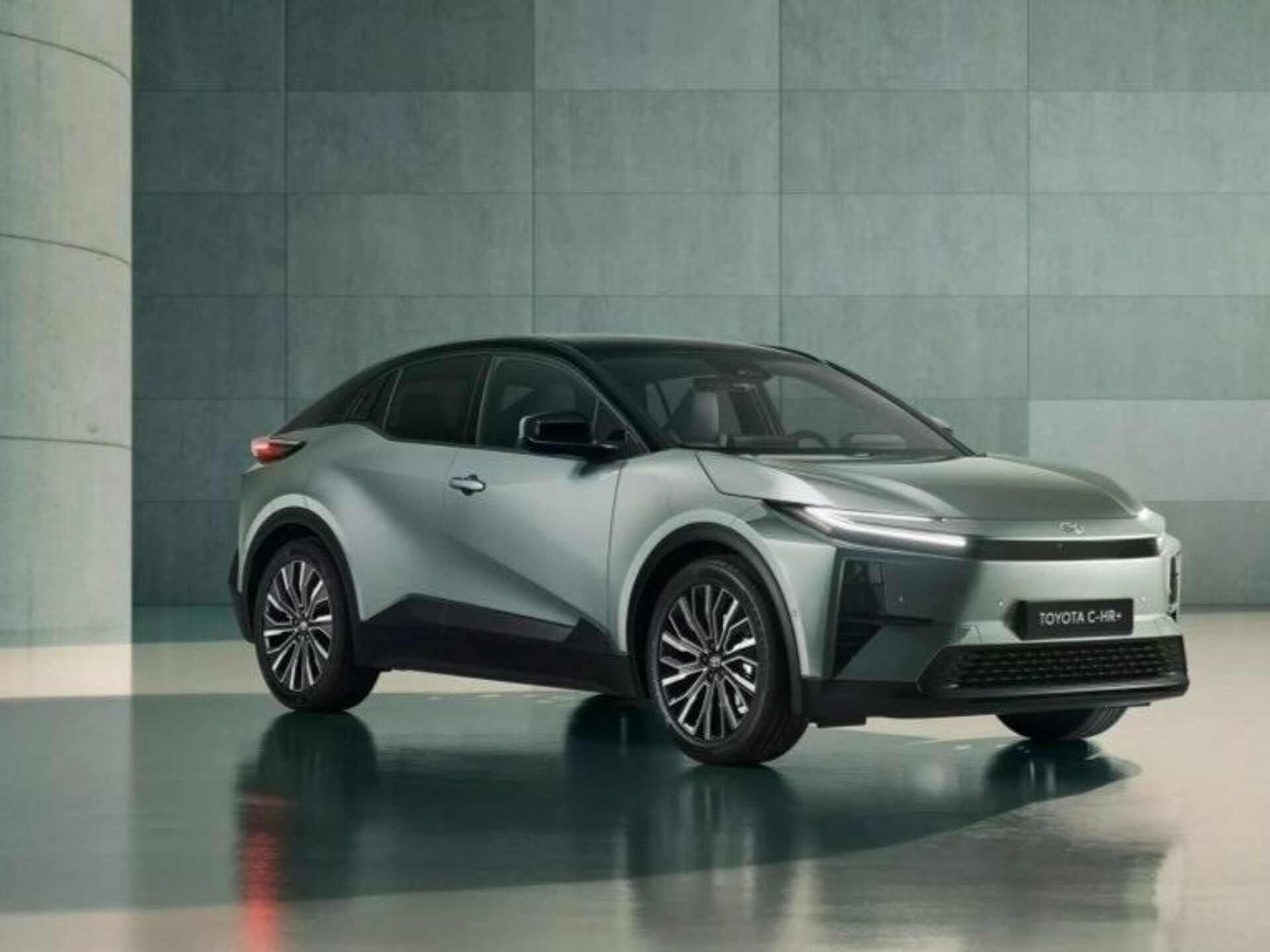 Imagen 3 de TOYOTA C-HR plus
