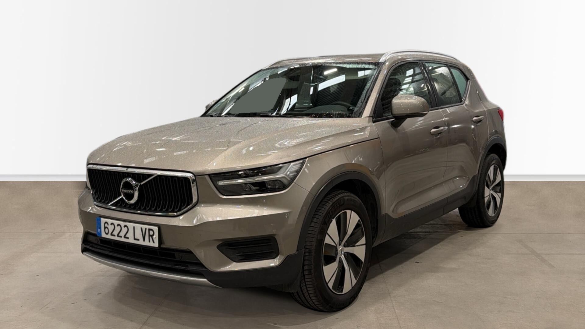 VOLVO XC40 (T2 Momentum Pro 95 kW (129 CV)) en Madrid