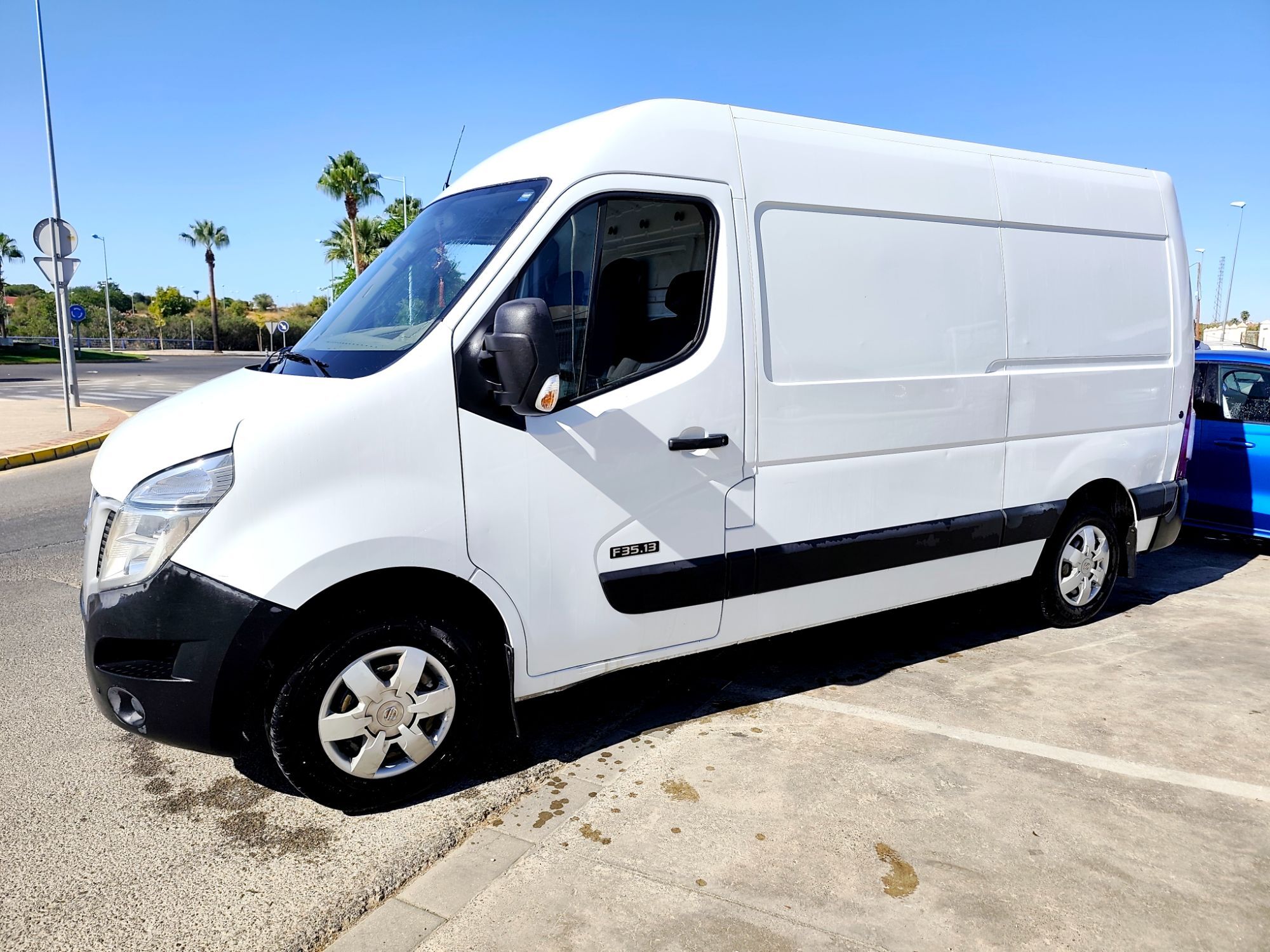NISSAN NV400 (Fg. 2.3dCi 135 L2H2 3.5T FWD Comfort) en Sevilla
