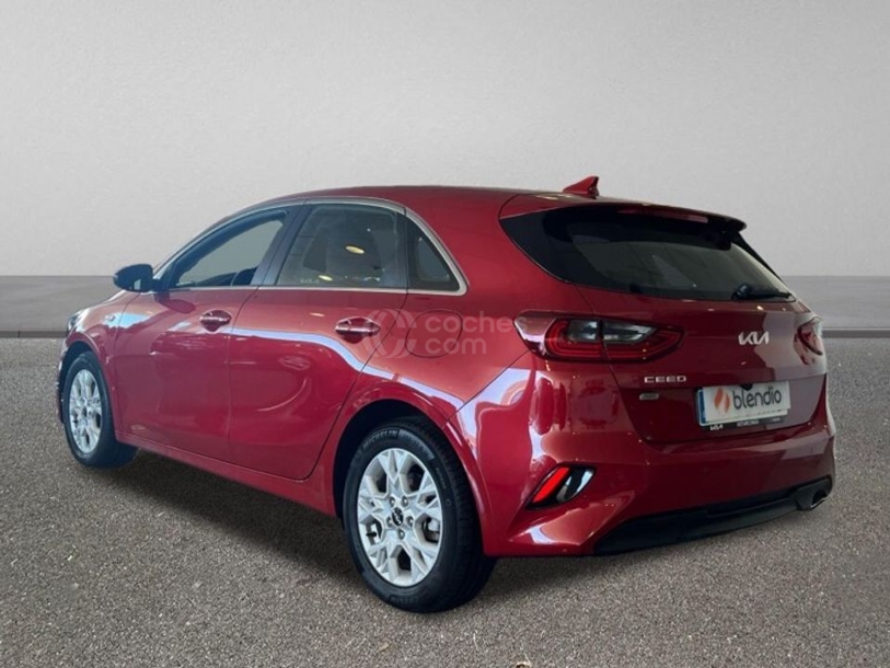 Foto del KIA Ceed 1.6 MHEV iMT Drive 136