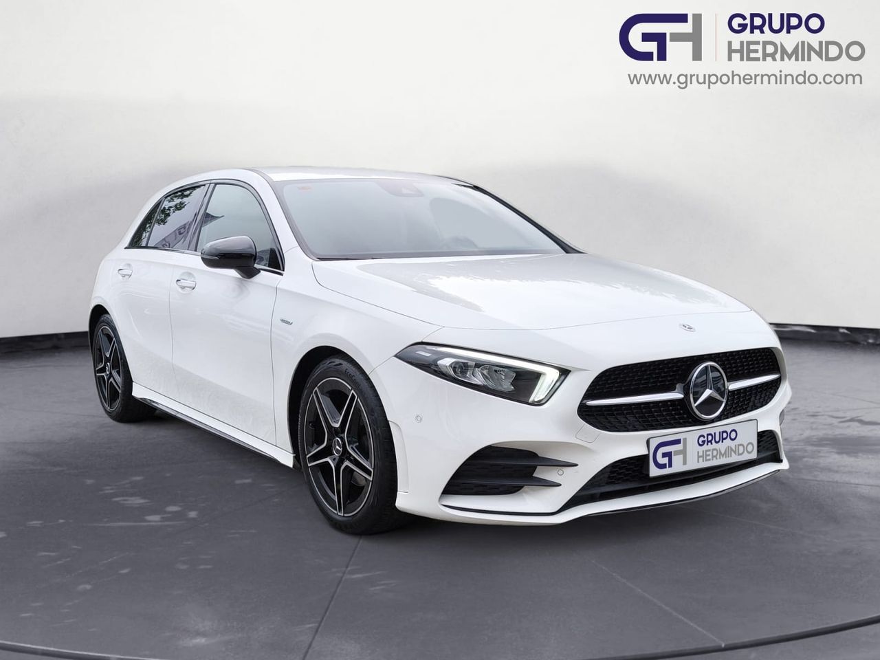 MERCEDES Clase A (200 D AMG LINE + PAQUETE PREMIUM+ SMARTPHONE) en Lugo