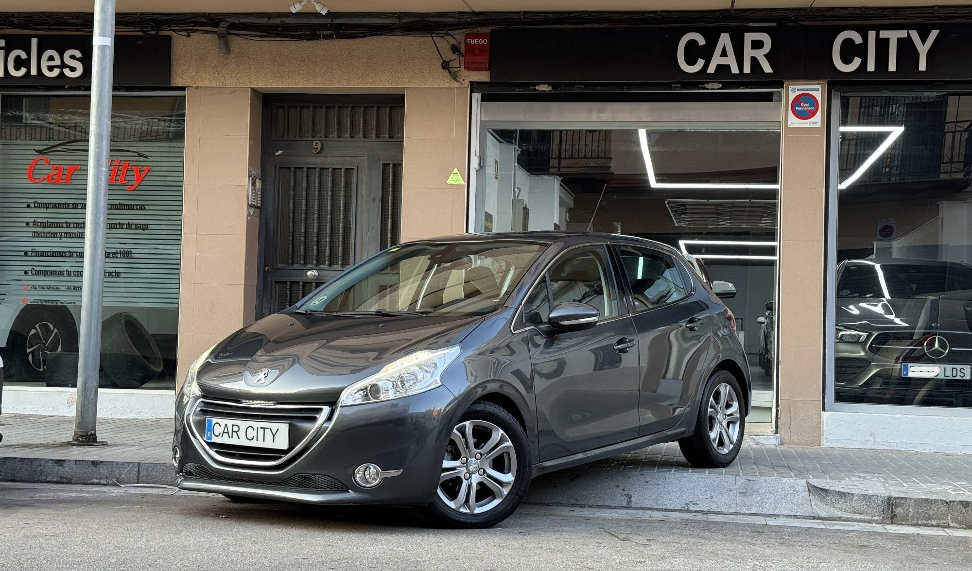 PEUGEOT 208 (1.6e-HDi Allure) en Barcelona