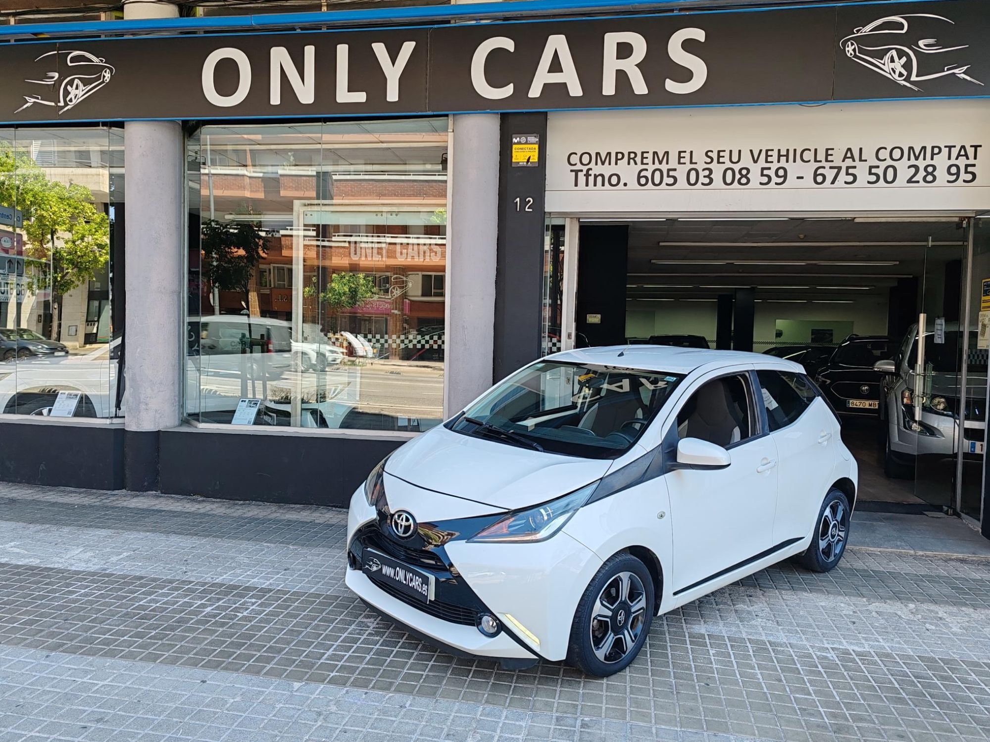 TOYOTA Aygo (1.0 VVT-i x-play Business x-shift) en Barcelona