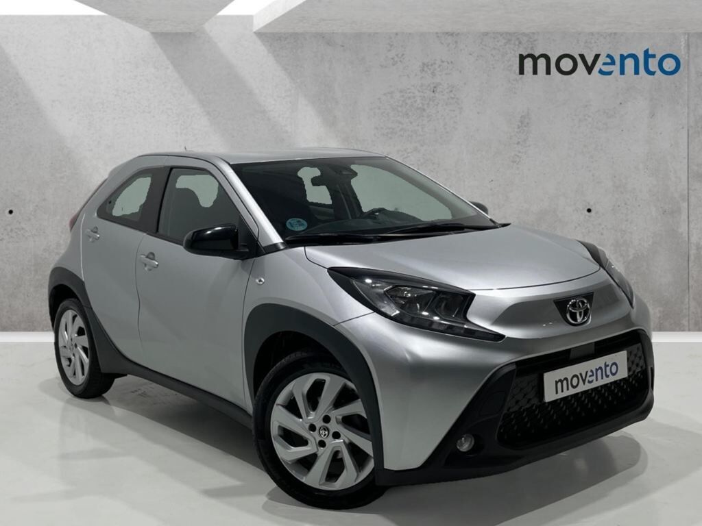 TOYOTA Aygo X Cross (1.0 VVT-I Play 53 kW (72 CV)) en Barcelona