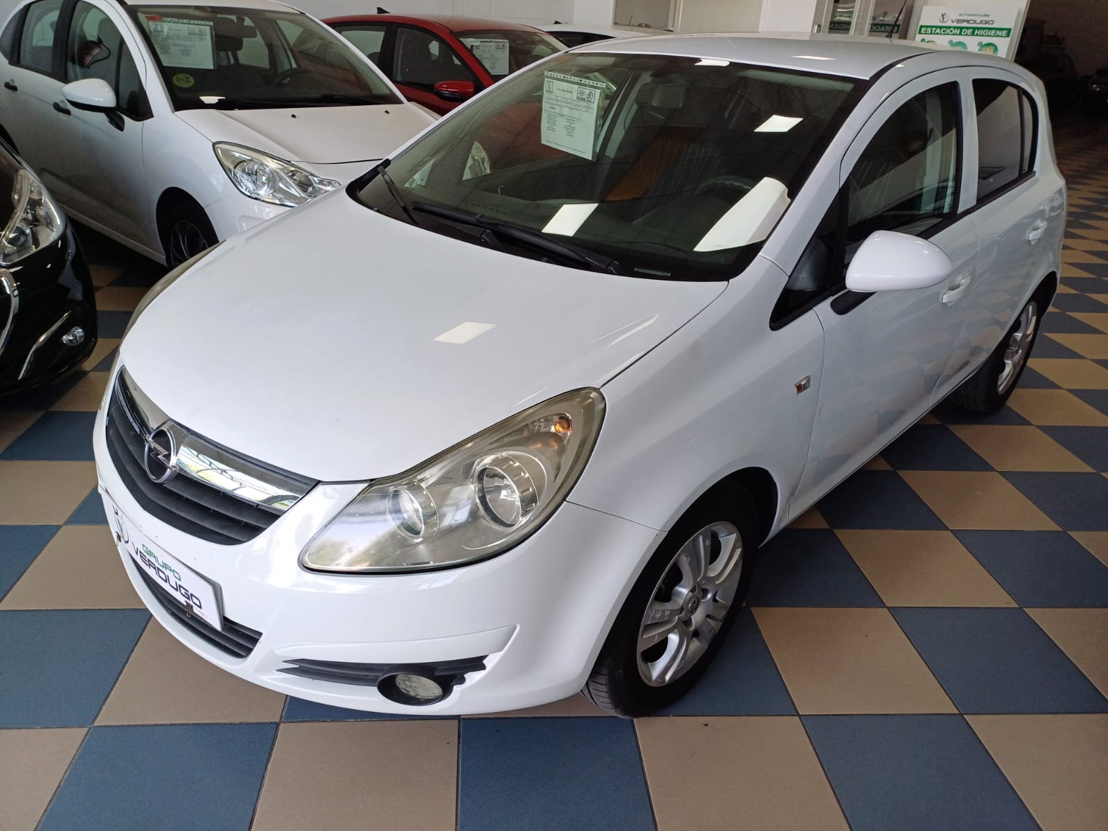 OPEL Corsa (1.2 Essentia (139CO2)) en Sevilla