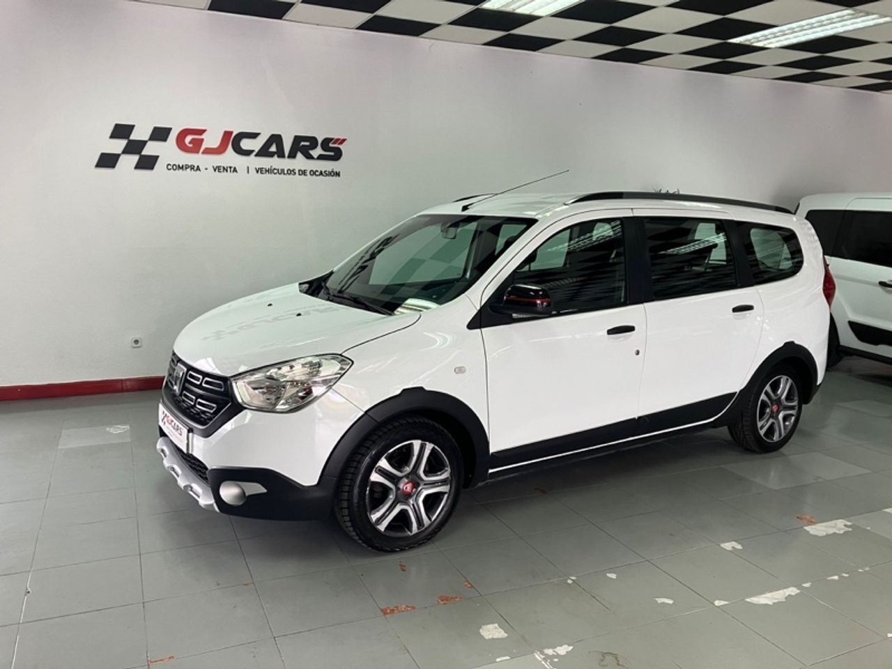 DACIA Lodgy (SL Xplore 1.6 75kW (100CV) GLP 7Pl - 18) en Asturias