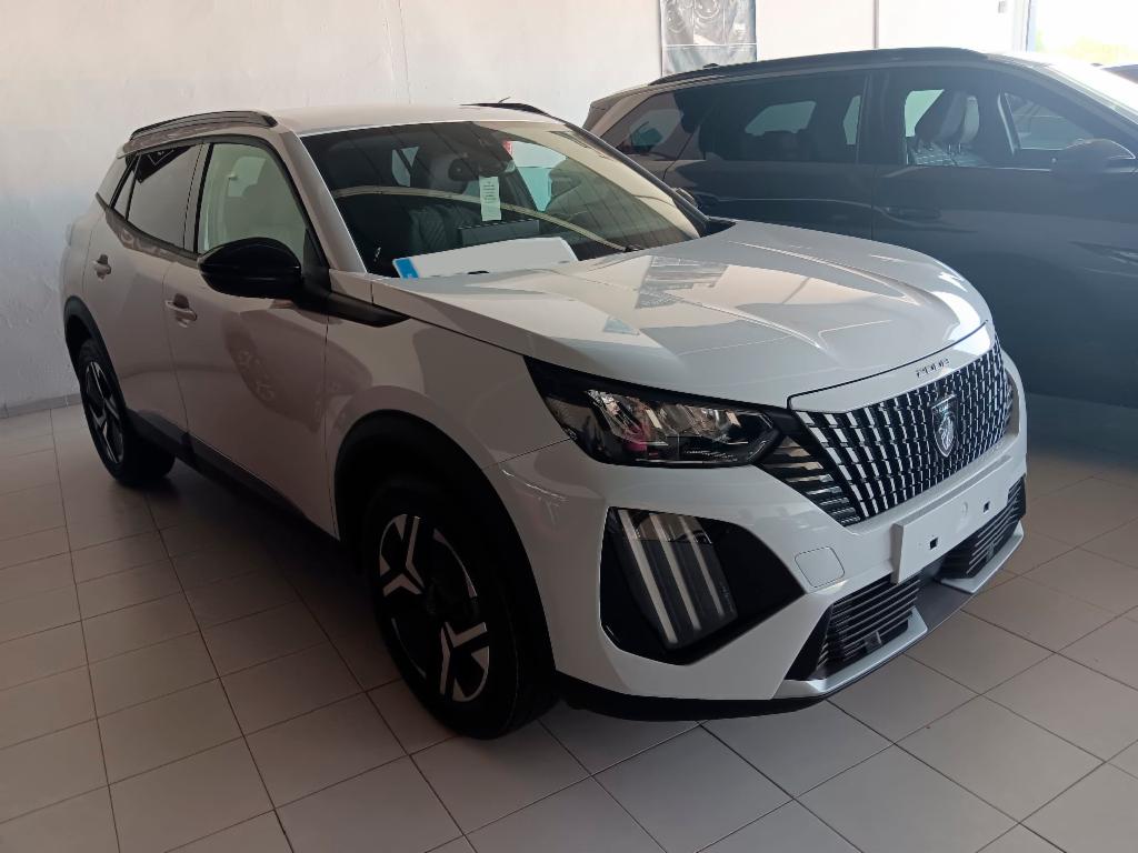 PEUGEOT 2008 (1.2 GASOLINA 100 S&S ALLURE 5P) en Badajoz