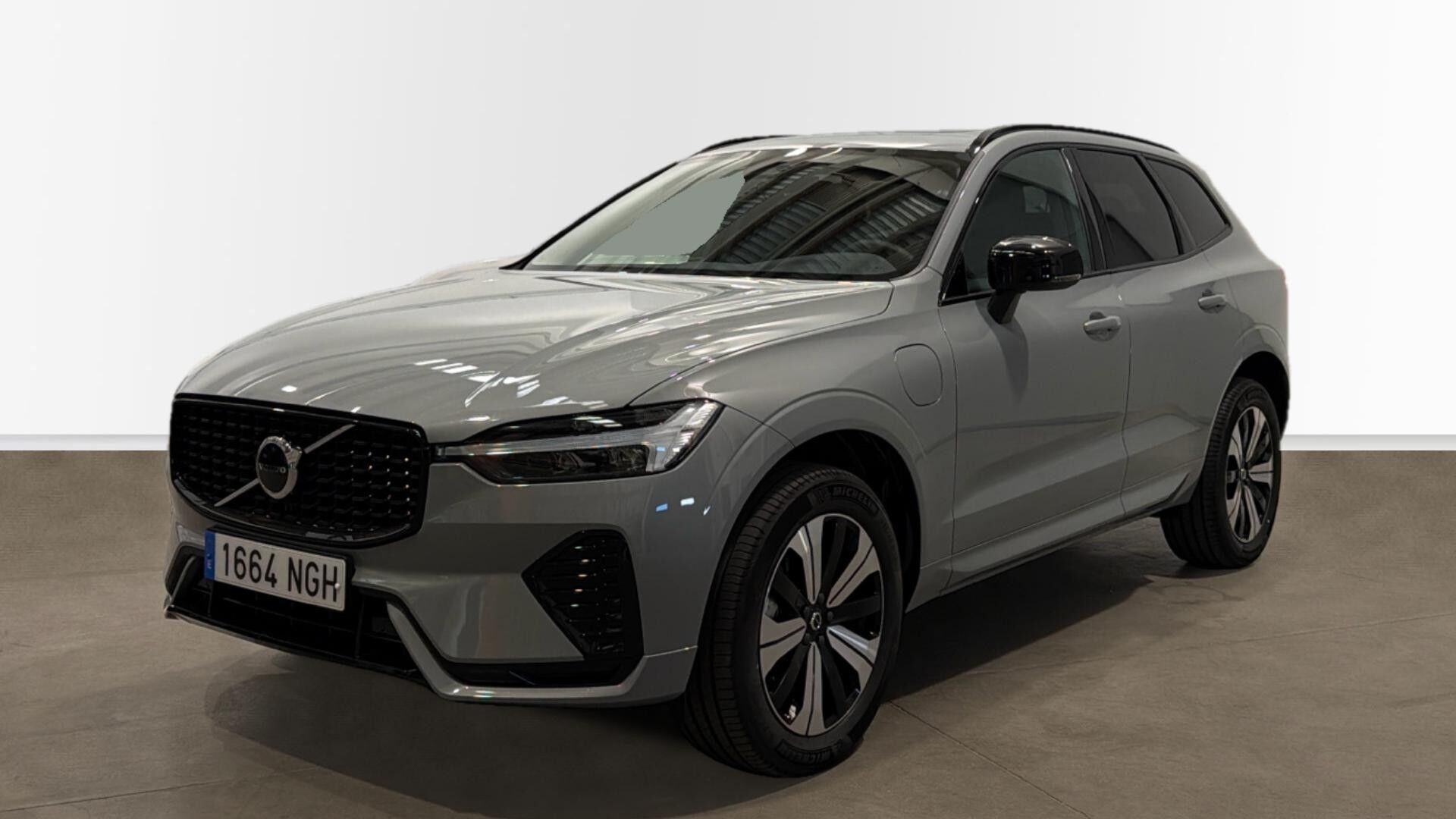 VOLVO XC60 (T6 Recharge Plus Dark AWD Auto 257 kW (350 CV)) en Madrid