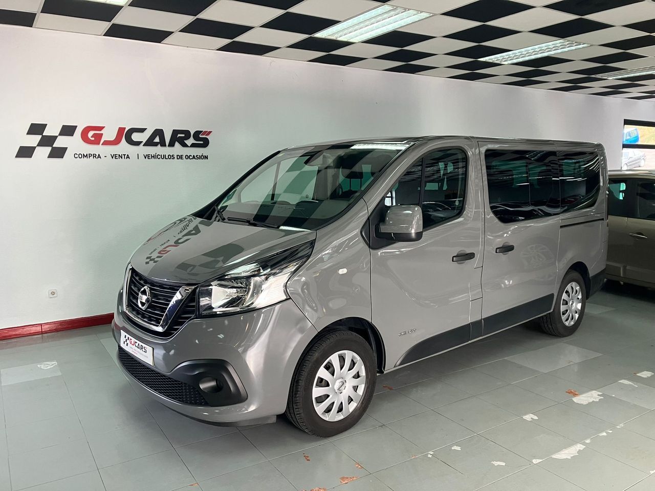 NISSAN NV300 (1.6 120cv 9 PLAZAS) en Asturias