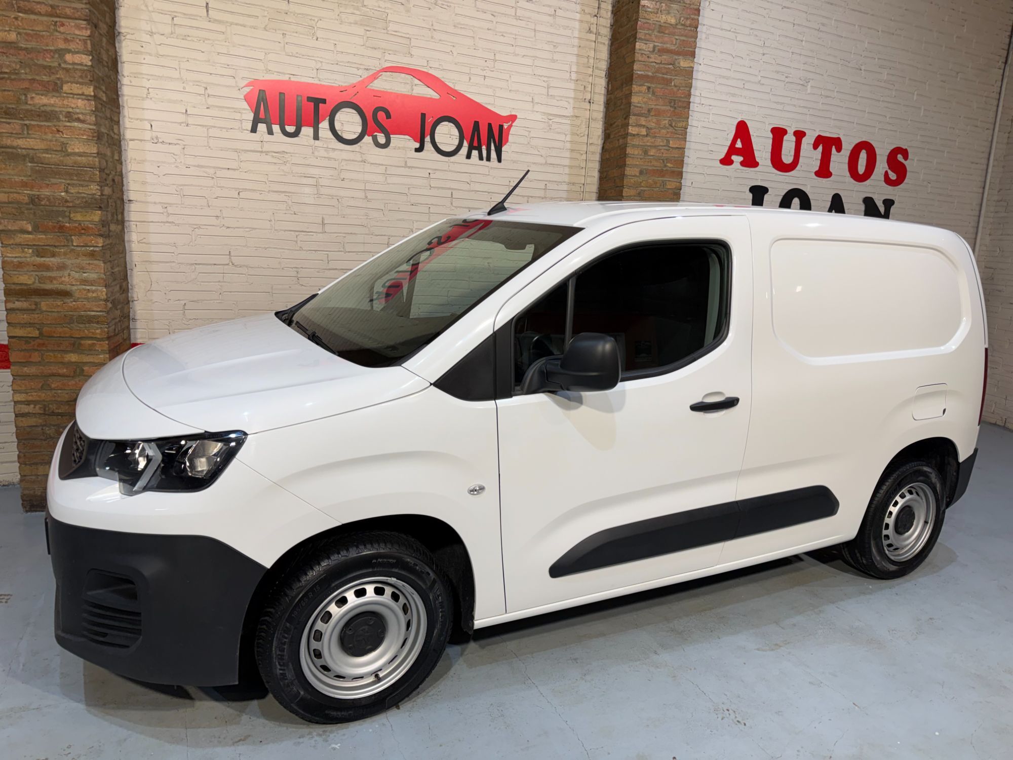 Foto del PEUGEOT Partner 1.5BlueHDI S&S Pro Standard 600kg 100