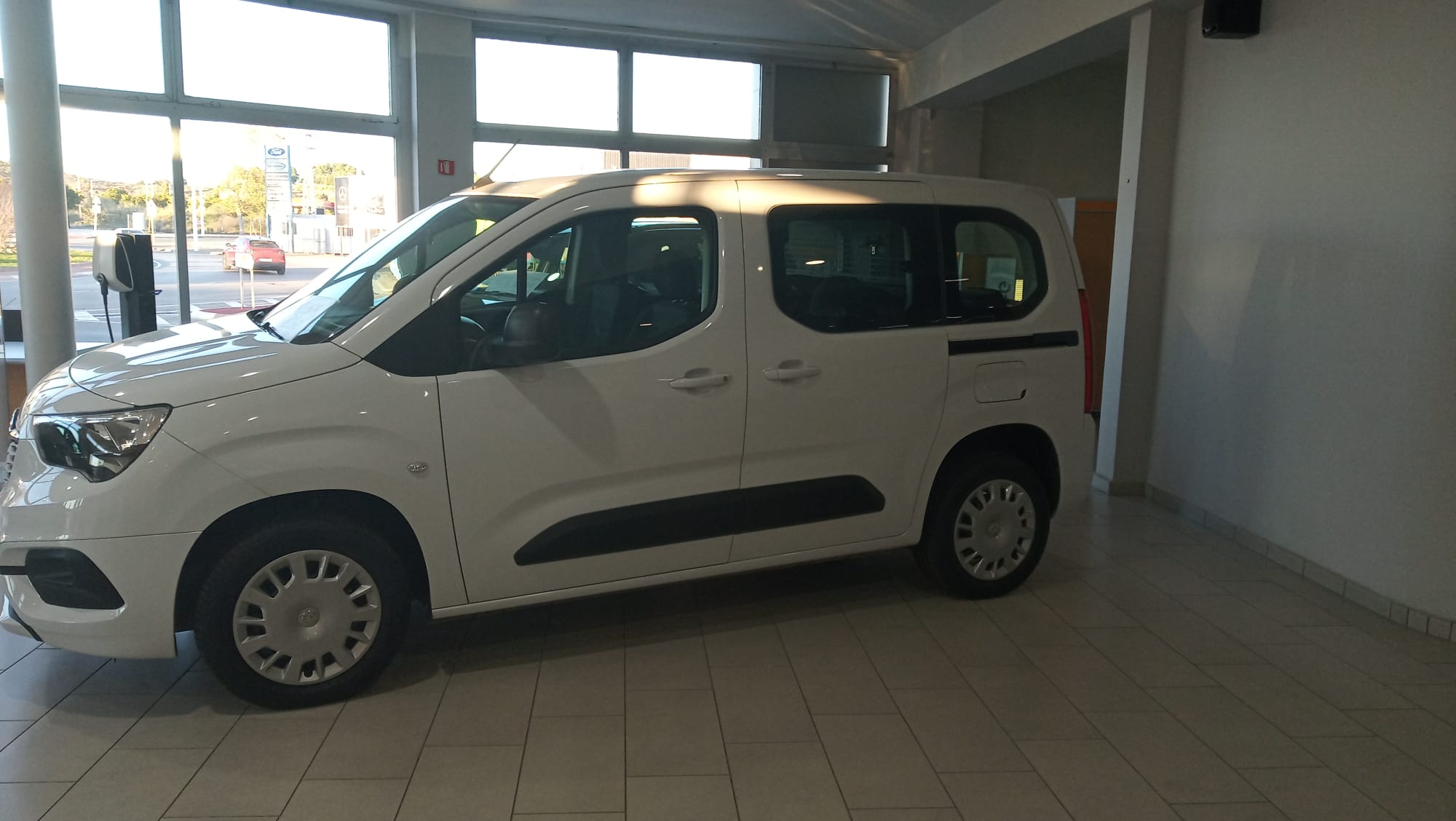 Foto del OPEL Combo Life 1.5TD S&S L Business Edition Plus 100