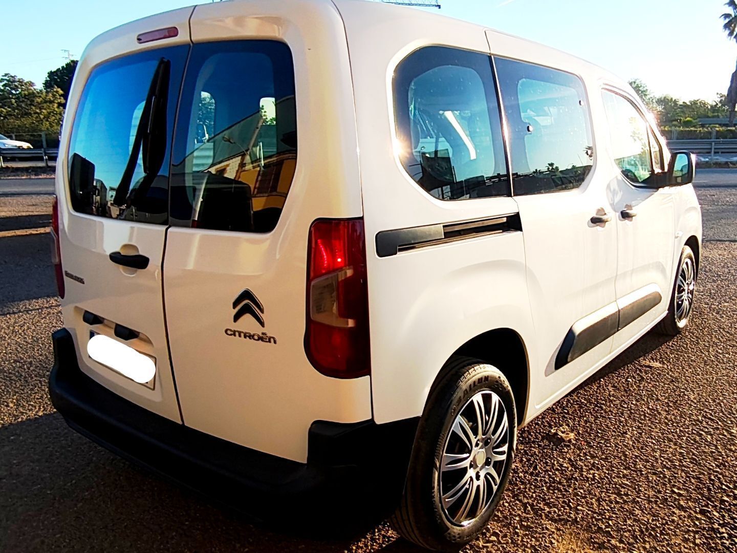 Foto del CITROEN Berlingo BlueHDi S&S Talla M Rip Curl 100