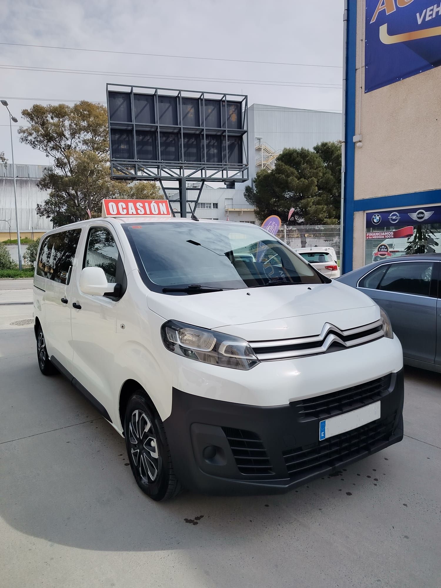 Foto del CITROEN Jumpy Combi BlueHDI Talla M Confort 95