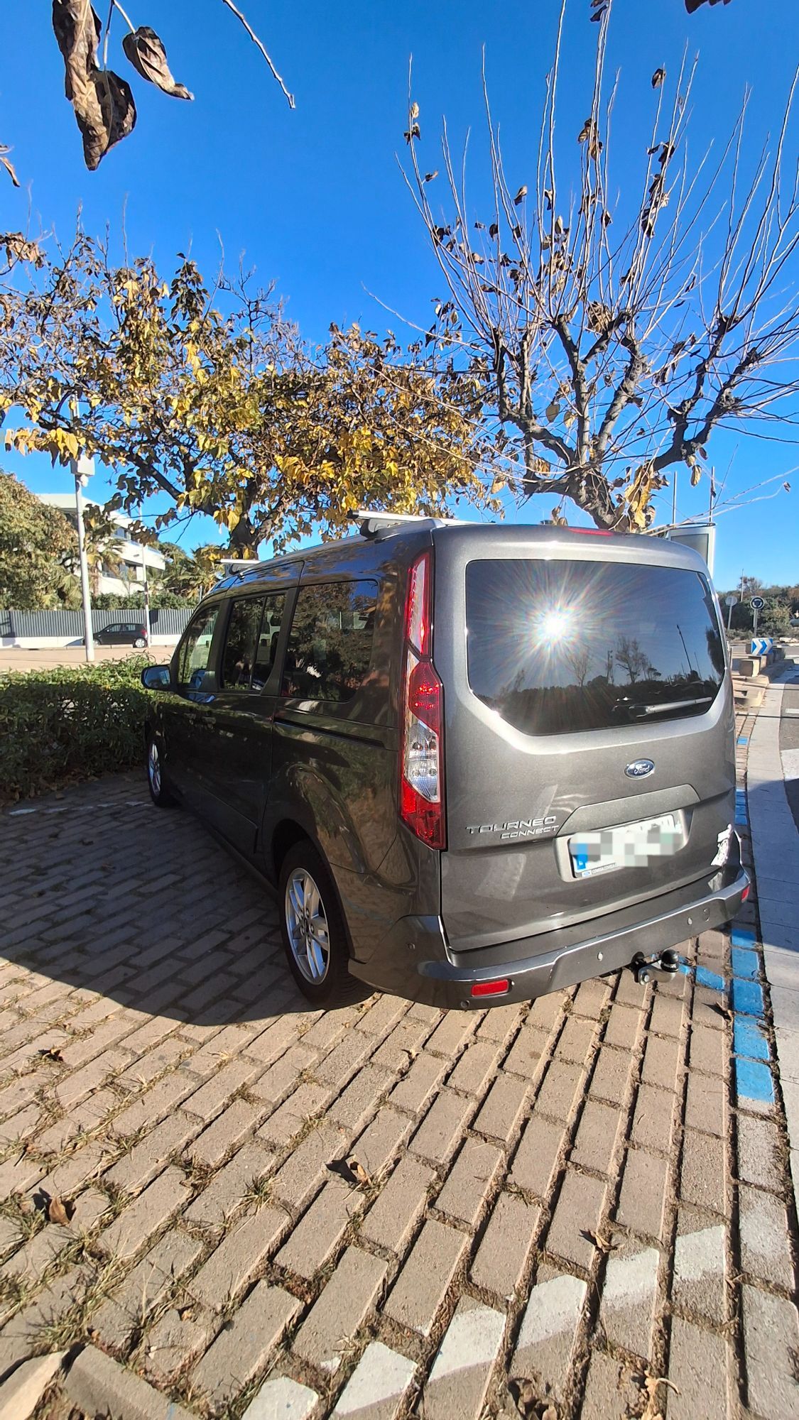 Foto del FORD Tourneo Connect 1.5TDCi Auto-S&S Titanium 120