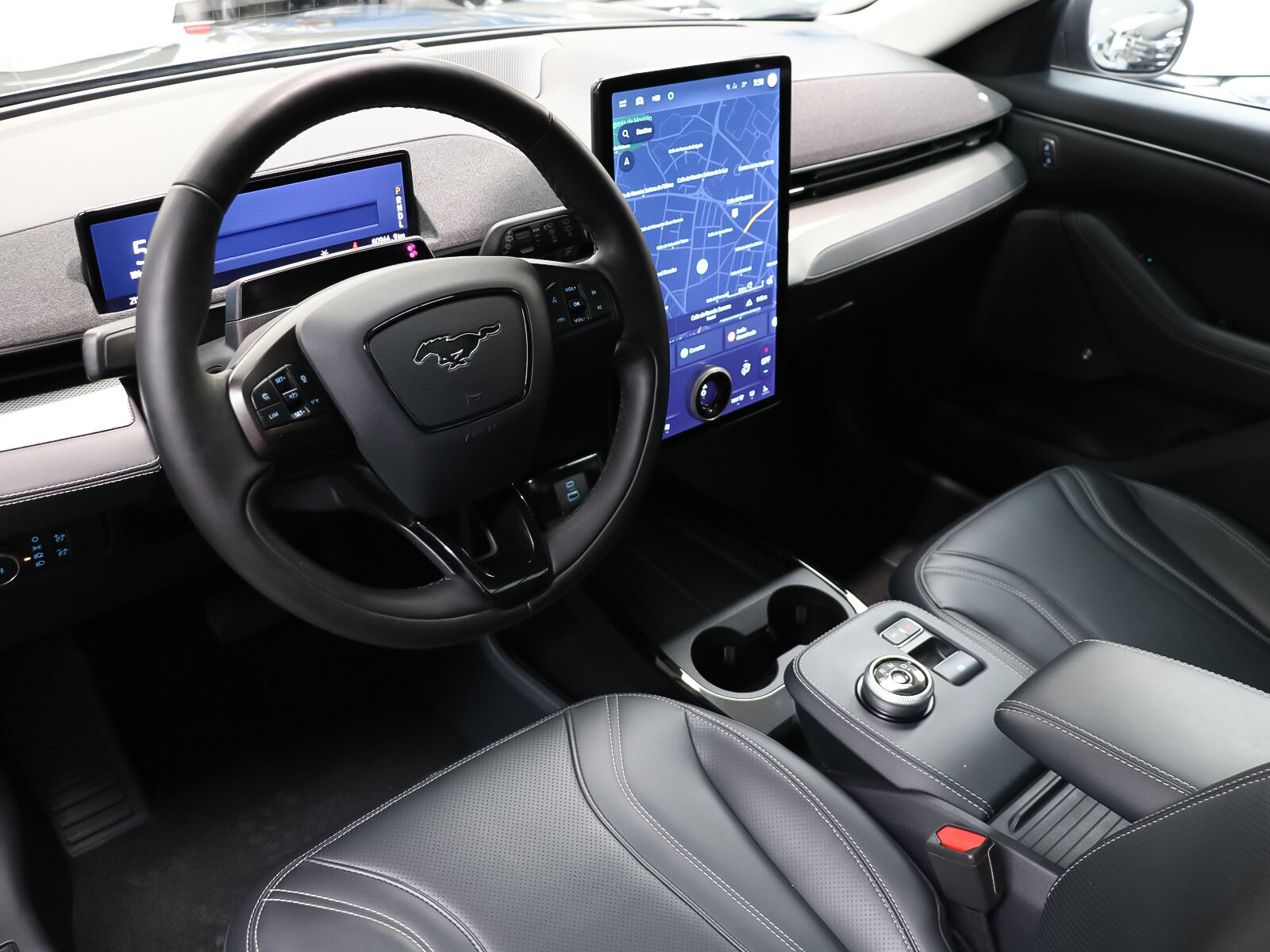 Foto del FORD Mustang Mach-E AWD Rango estandar