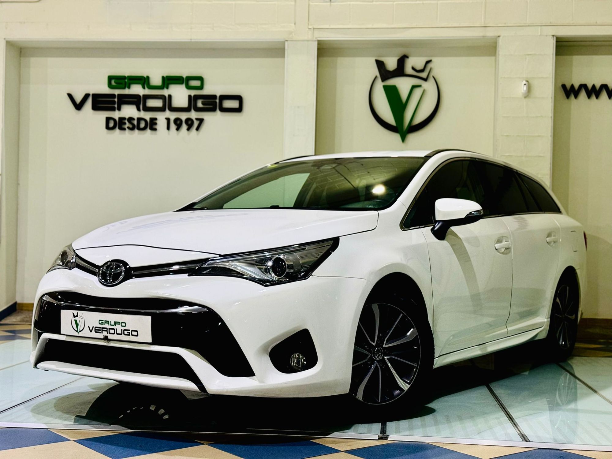 TOYOTA Avensis (150D Advance) en Sevilla