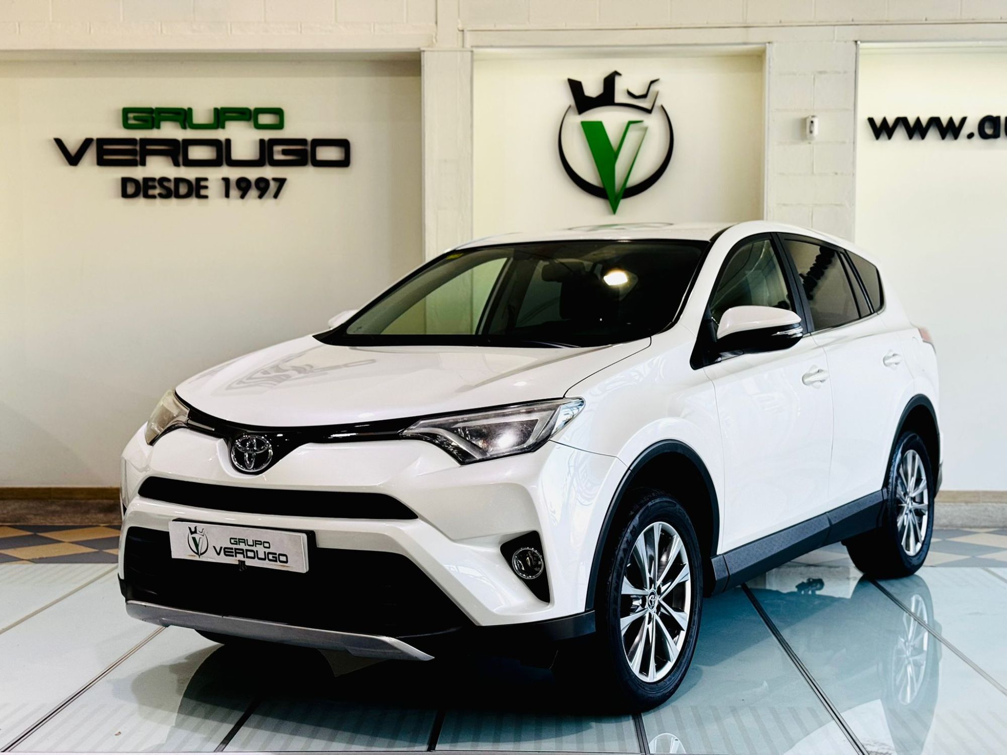 TOYOTA RAV-4 (150D Advance 2WD) en Sevilla