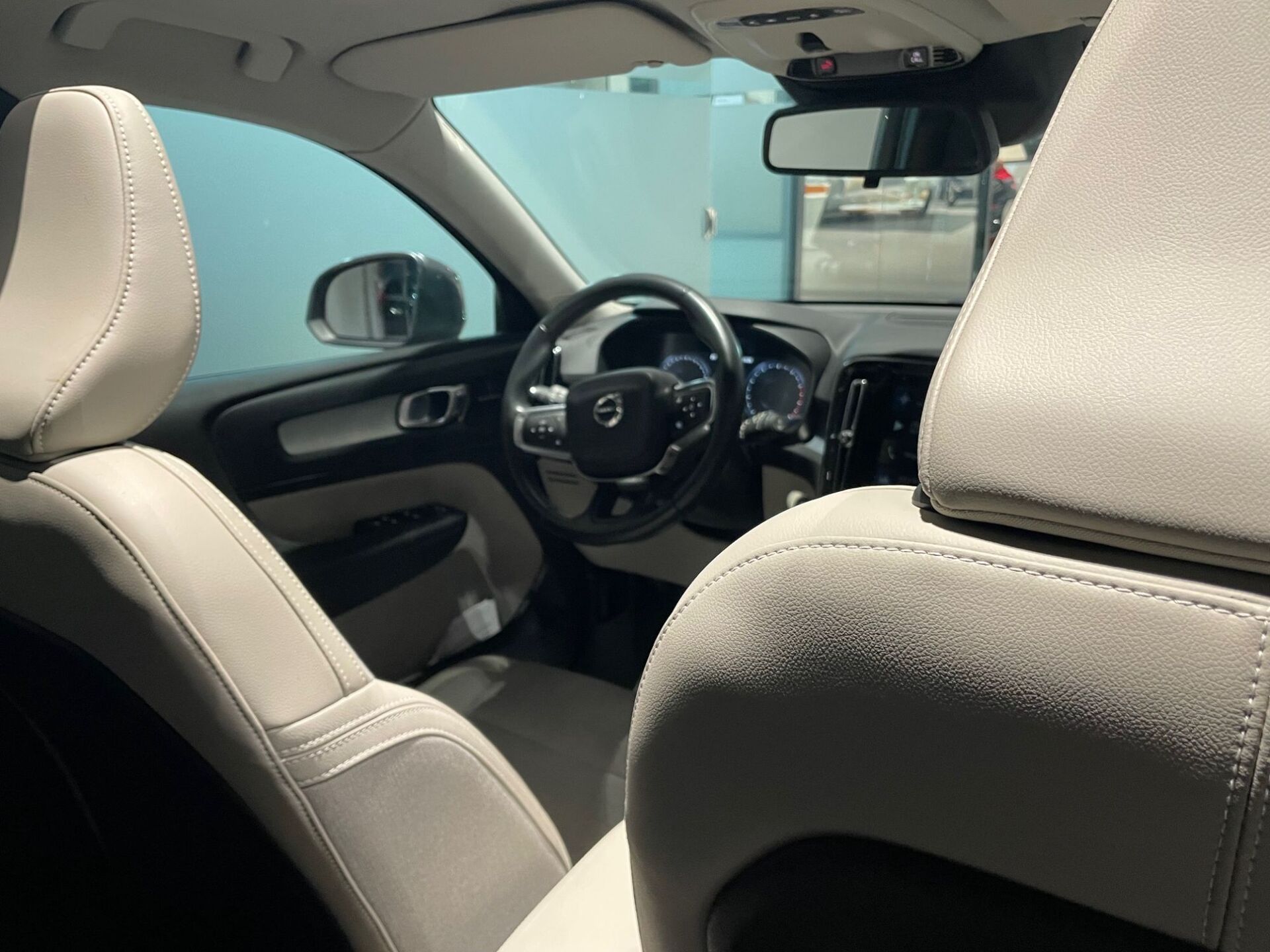 Imagen 3 de VOLVO XC40