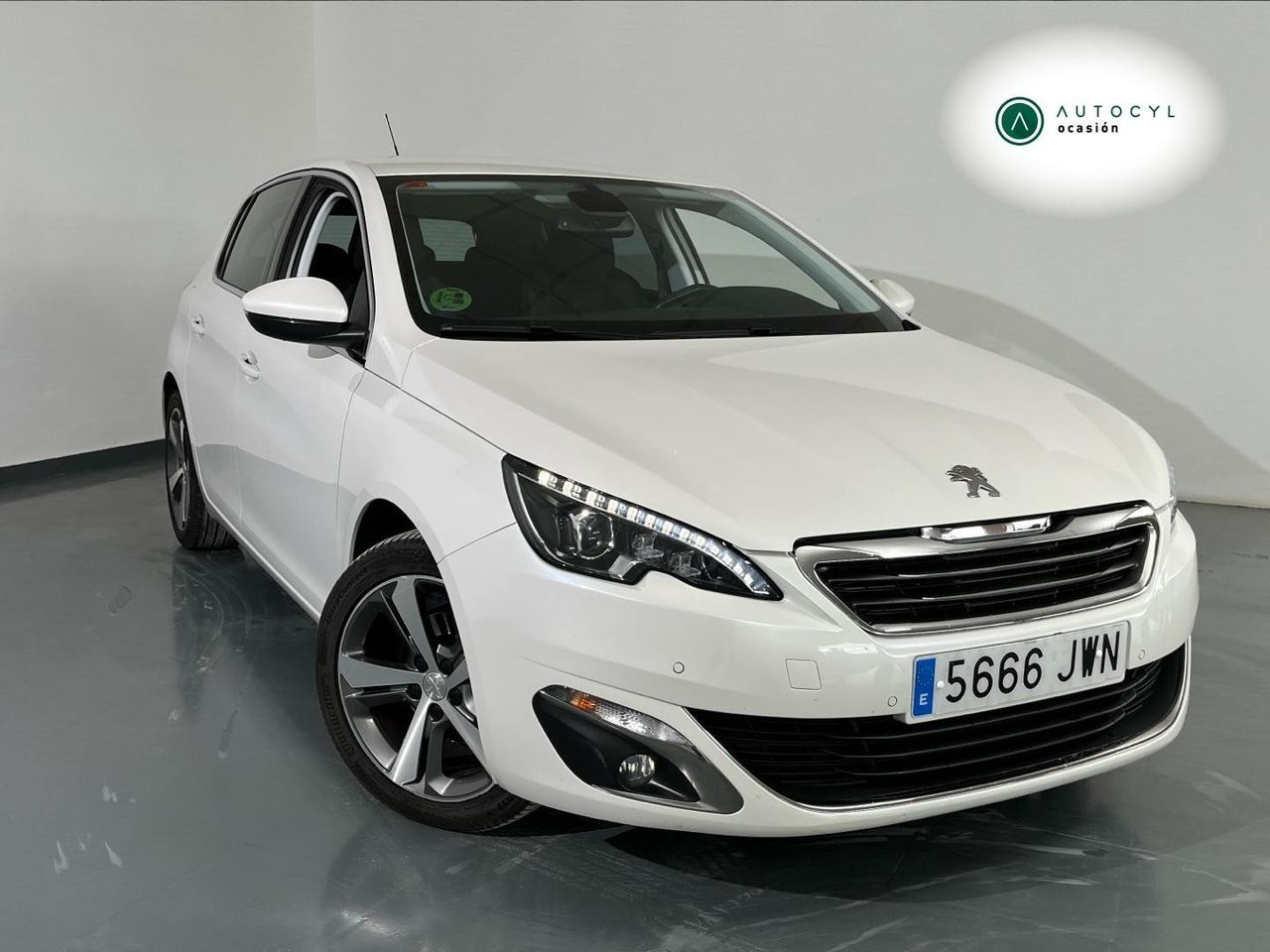 PEUGEOT 308 (5p Allure 1.2 PureTech 96KW (130CV) S&S) en Valladolid