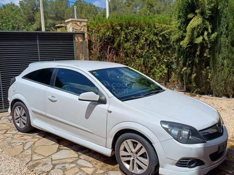 Foto del OPEL Astra GTC 1.3CDTi 111 Years