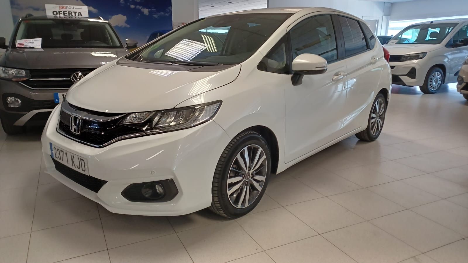 HONDA Jazz (1.3 i-VTEC CVT ELEGANCE NAVI) en Barcelona
