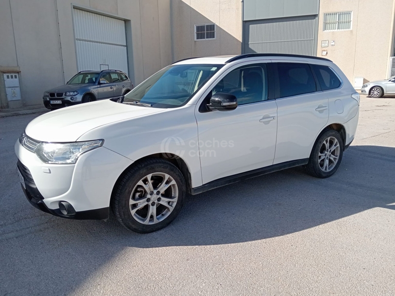 Foto del MITSUBISHI Outlander 220DI-D Kaiteki AT 4WD