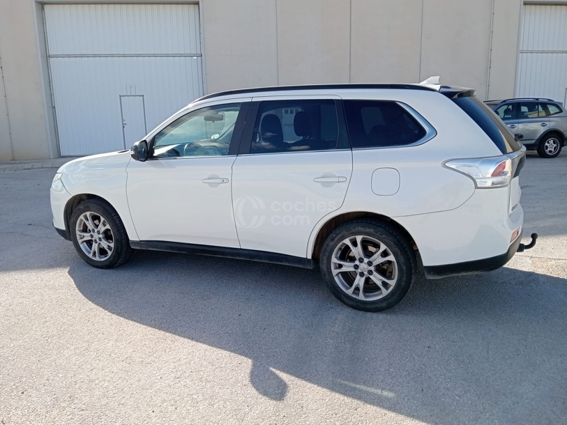 Foto del MITSUBISHI Outlander 220DI-D Kaiteki AT 4WD