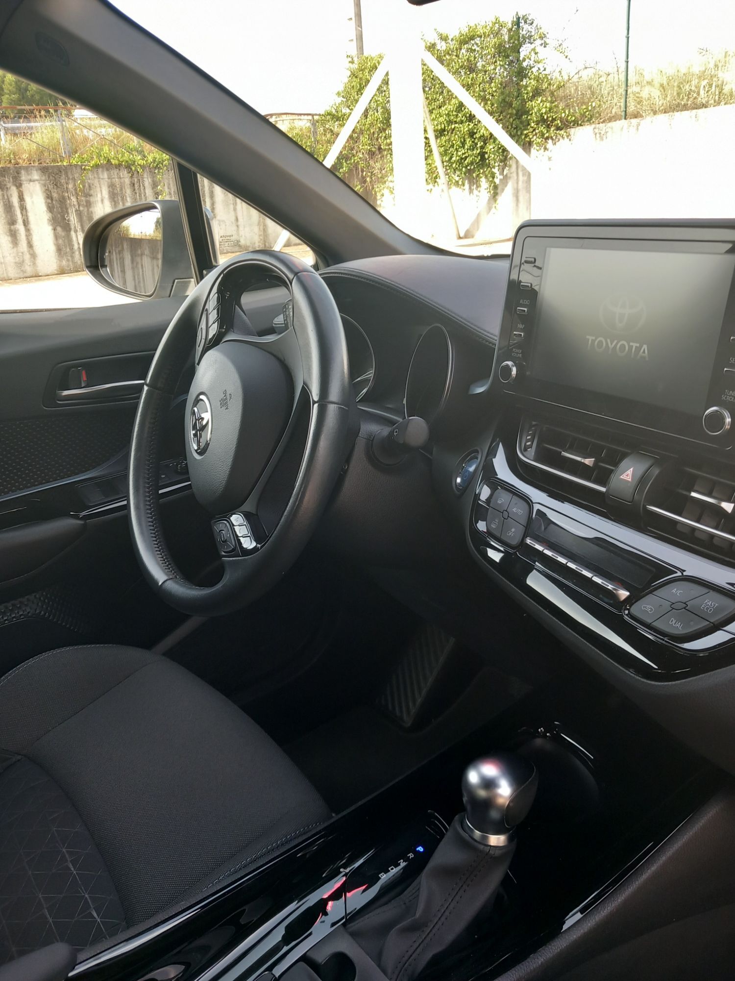 Foto del TOYOTA C-HR 125H Advance