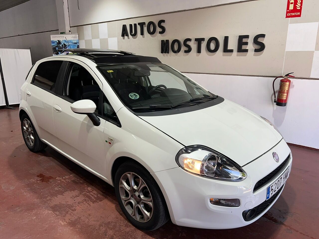 FIAT Punto (1.3Mjt Lounge 70kW) en Madrid