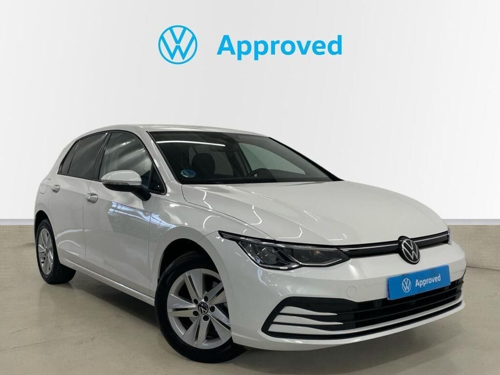 VOLKSWAGEN Golf (Life 1.0 eTSI 81 kW (110 CV) DSG) en Barcelona