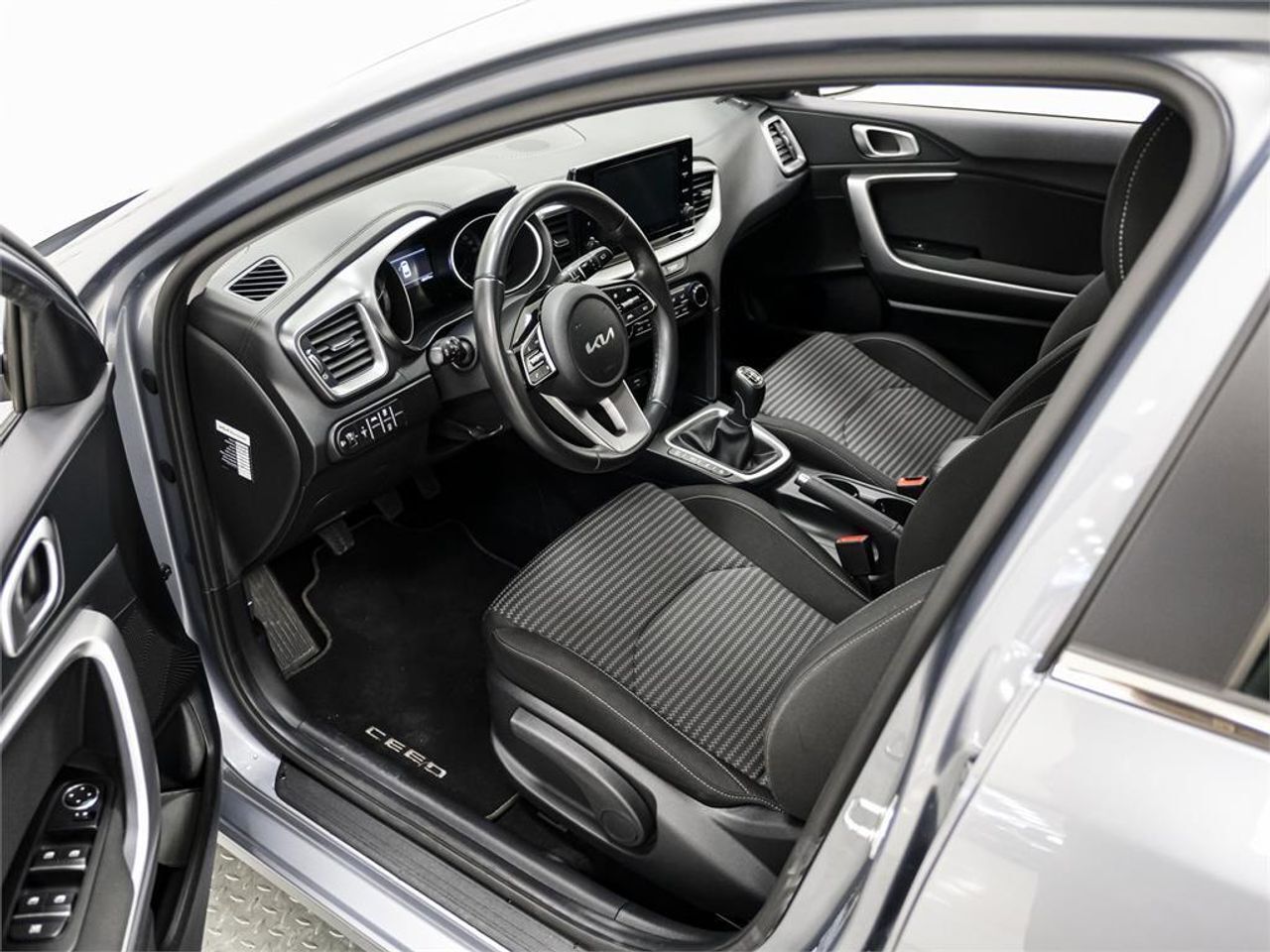 Foto del KIA Ceed 1.6 MHEV iMT Eco-Dynamics Drive 136